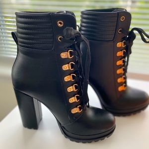 Shandee Lace-up Bootie - Size 6